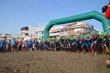 Ricardo Hernández y Raquel Aróstegui ganan con autoridad el XXVII Triatlón de Salinetas (Foto TA)
